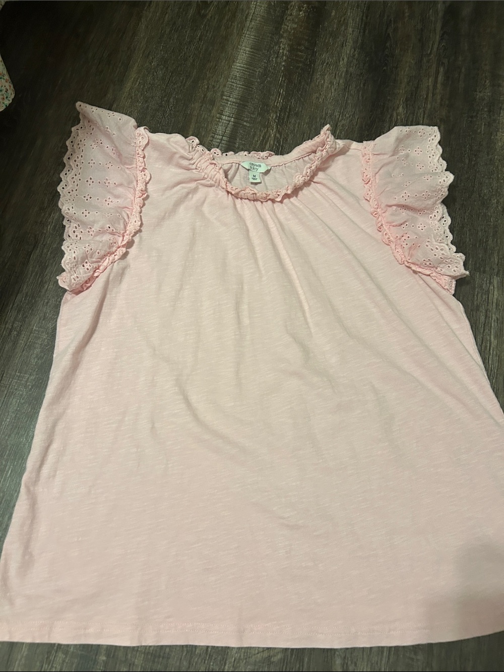 Crown and Ivy Women’s Eyelet Flutter Sleeve Top in Light Pink